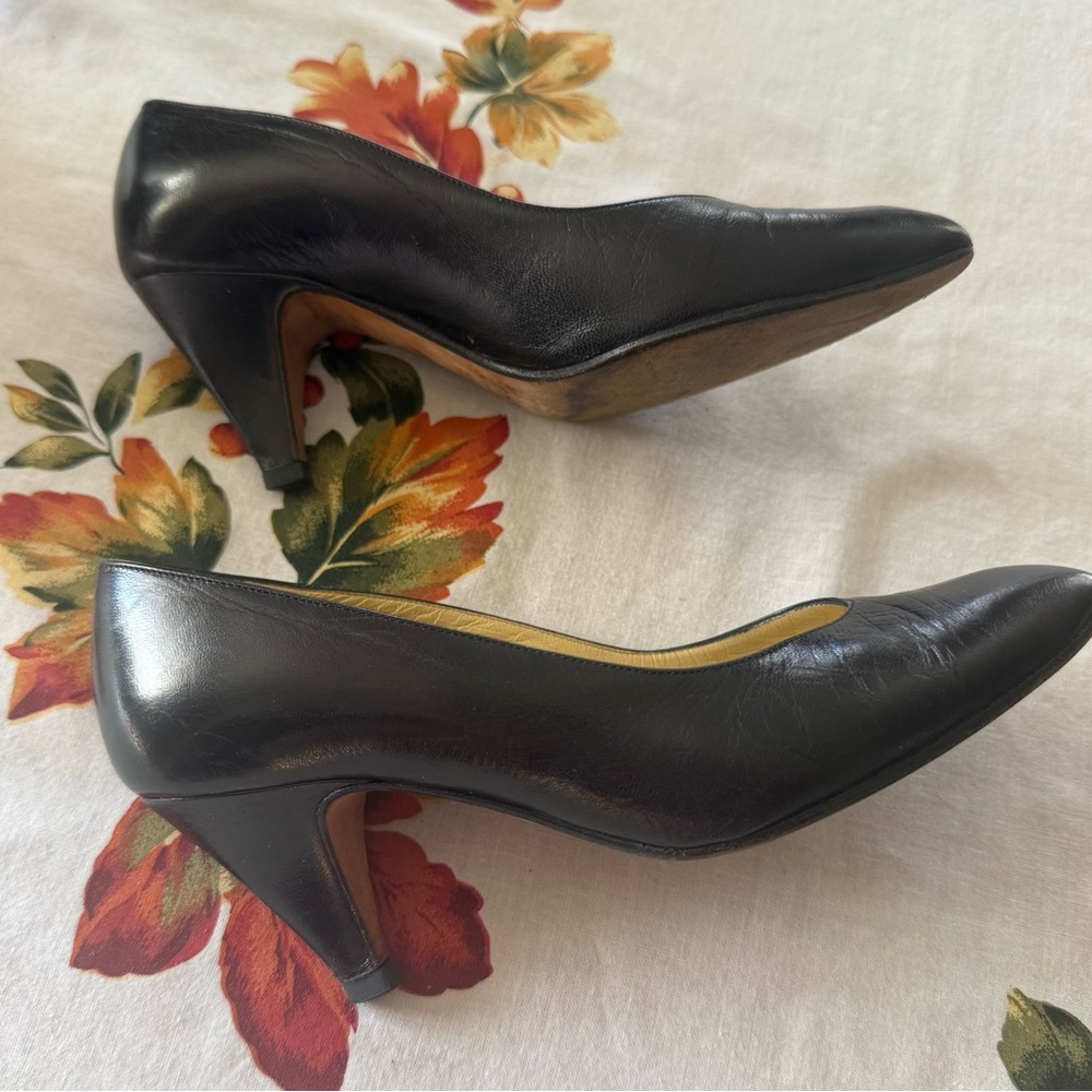 Classic Chantal Pumps